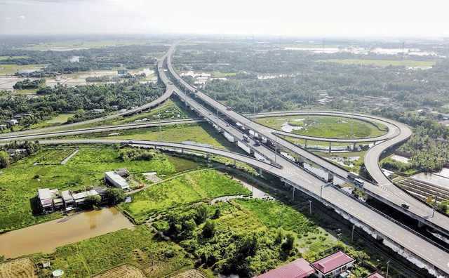 Hạ tầng kết nối ngày càng đồng bộ là một trong những yếu tố thúc đẩy làn sóng dịch chuyển dòng vốn đầu tư về các địa phương lân cận Hà Nội, TP. Hồ Chí Minh.