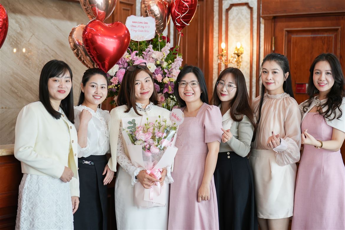 DANKO IN BLOOM - TÔN VINH PHÁI ĐẸP, RỰC RỠ SẮC HOA MỪNG NGÀY 8/3 