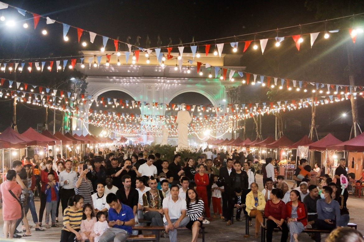 Hàng trăm mặt hàng đa dạng hội tụ tại Lễ hội Danko Square