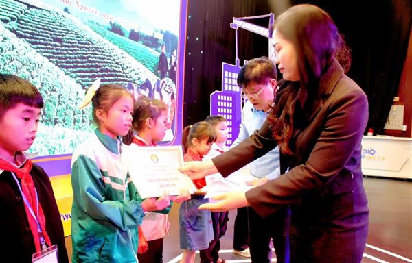 DANKO GROUP ĐỒNG HÀNH CÙNG HỌC SINH VƯỢT KHÓ - GIEO MẦM NHÂN ÁI, DỰNG XÂY TƯƠNG LAI