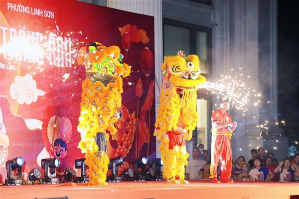 LINH SƠN - LUNG LINH ĐÊM HỘI TRĂNG RẰM TẠI KĐT DANKO CITY