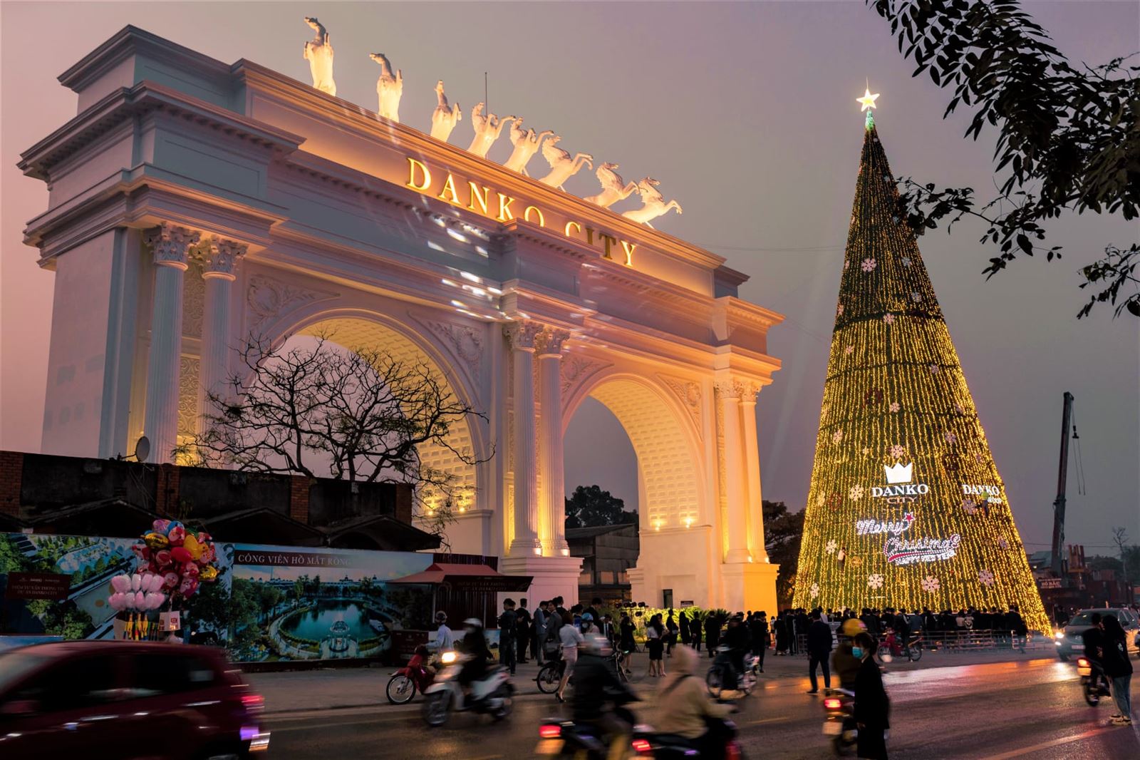 Lễ hội thắp sáng cây thông Noel tại Danko City